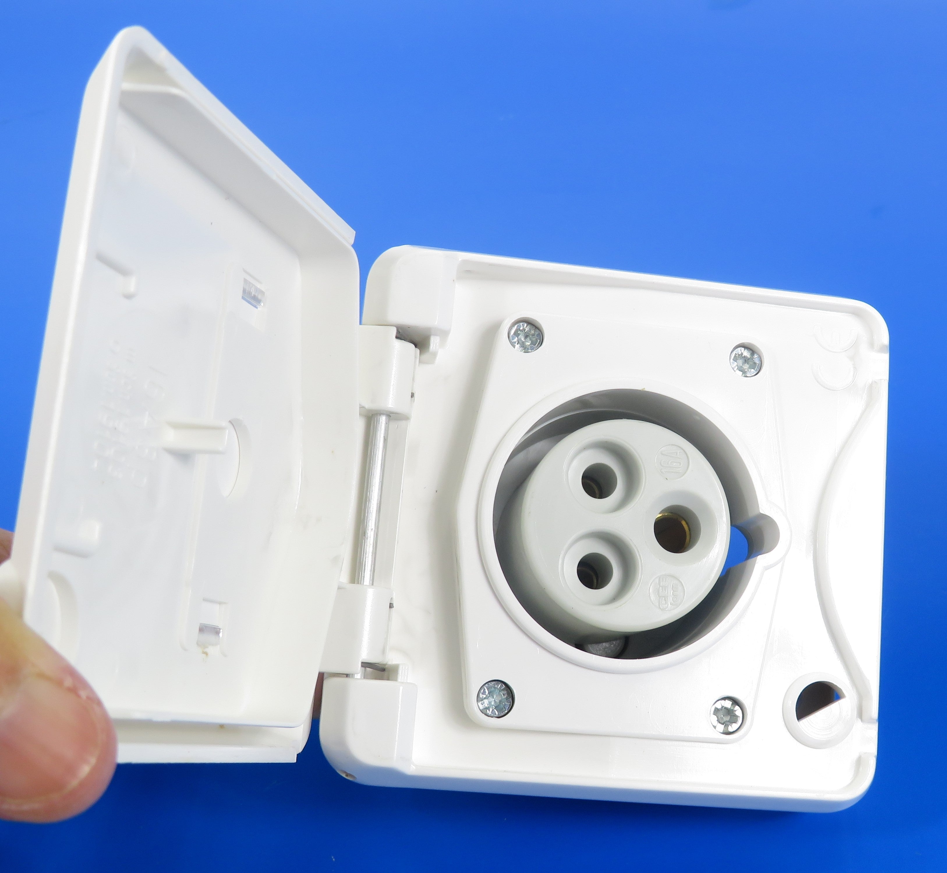 MENNEKES RECEPTACLE 4235/ 4247, TERMINAL SKRU, 16A-2P-230V/ 16A-3P-230V, IP44