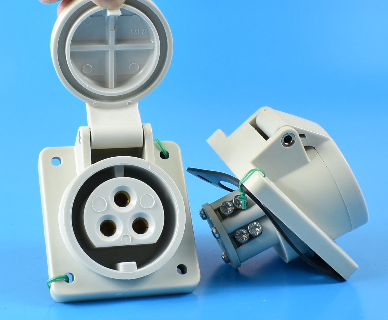 Mennekes 插座 1270/ 1272/ 1276/ 3214,面板 MT,螺丝端子,16A-2P-25V/ 16A-3P,40-50V/ 32A-5P-415V/ 16A-3P-110VDC,IP44