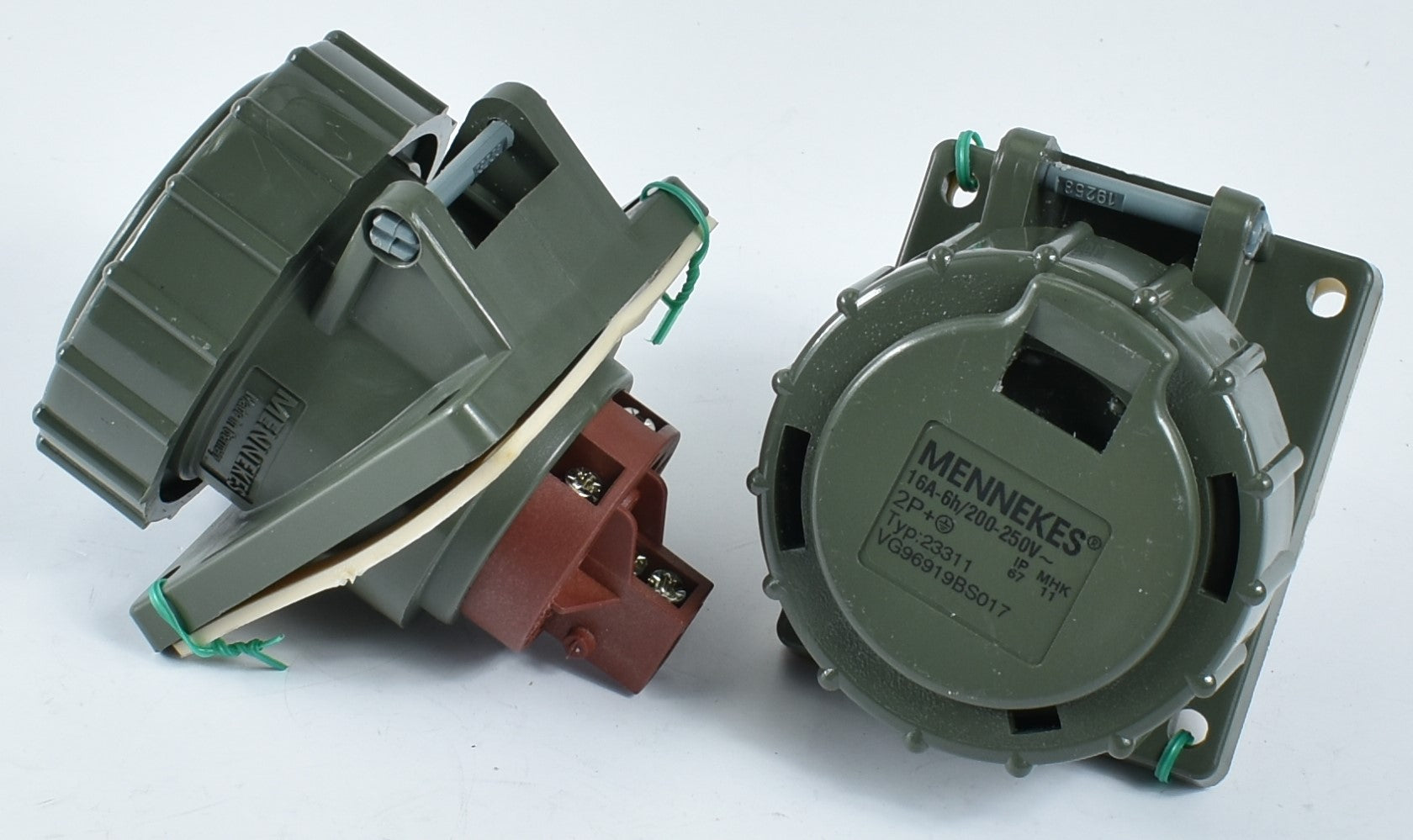 MENNEKES RECEPTACLE 23311; PANEL MOUNT, 16A-3P-230V, IP67