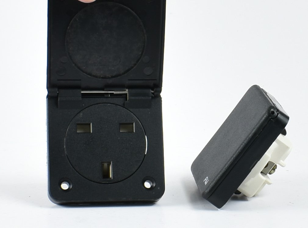 MENNEKES RECEPTACLE 10713/ 10718BLACK; LENGAN PANEL, TERMINAL Skru, 13A-3P-230V, IP44