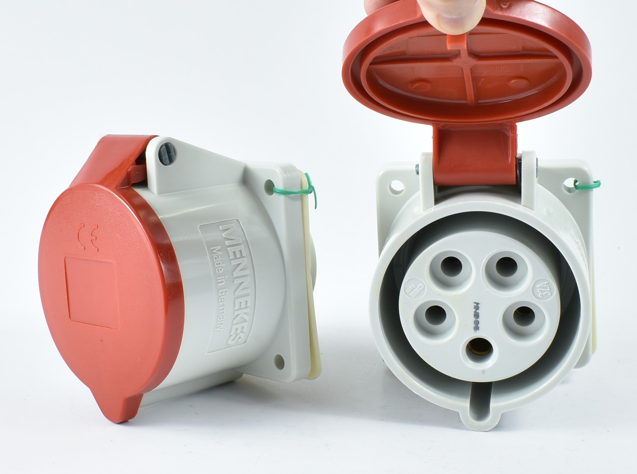 Mennekes 插座 1270/ 1272/ 1276/ 3214,面板 MT,螺丝端子,16A-2P-25V/ 16A-3P,40-50V/ 32A-5P-415V/ 16A-3P-110VDC,IP44