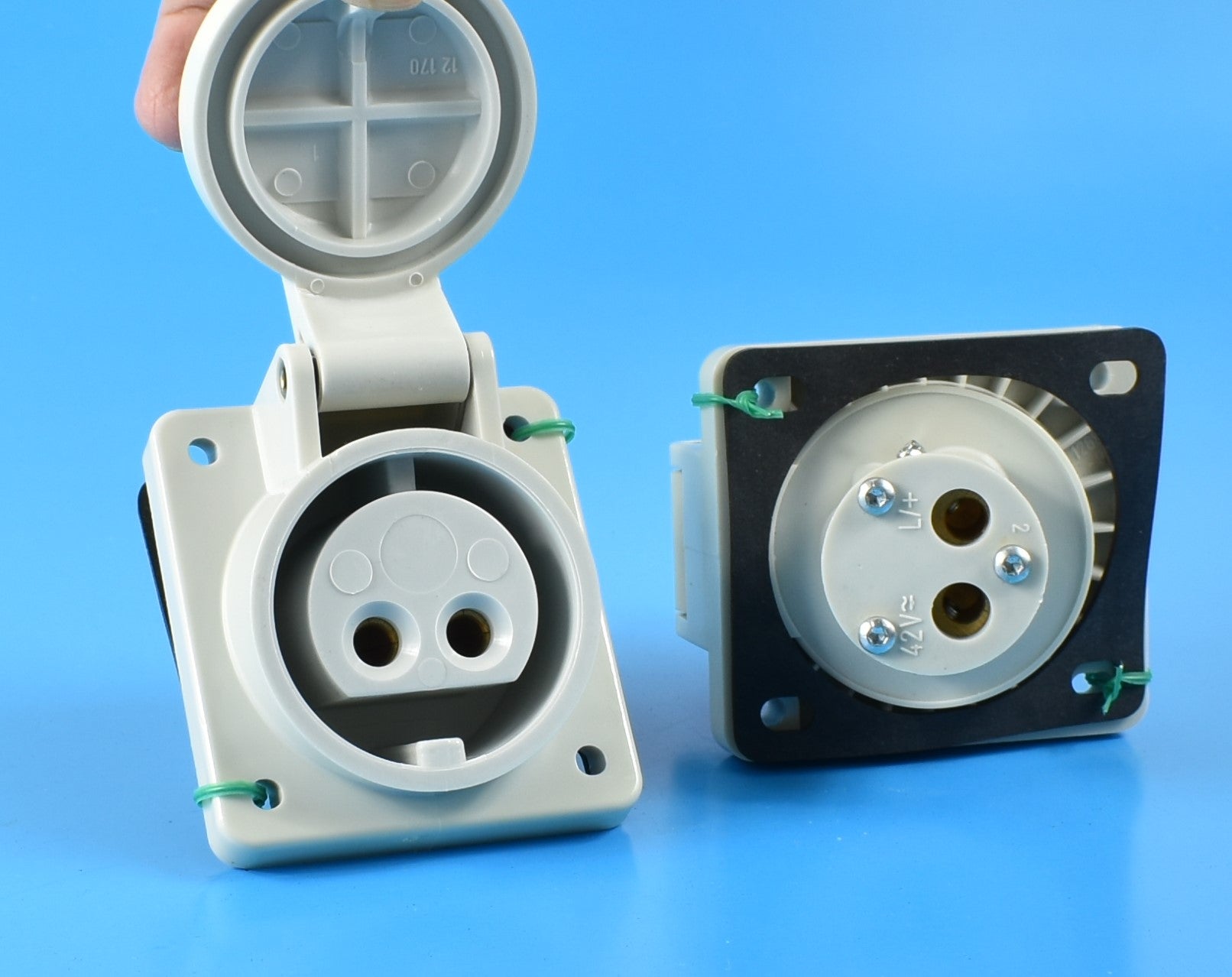 MENNEKES RECEPTACLE 2855/ 3187/ 3190, TERMINAL SKRU, 16A,2P, 40-50V/ 16A,3P,50-500V/ 16A-5P,50-500V , IP44