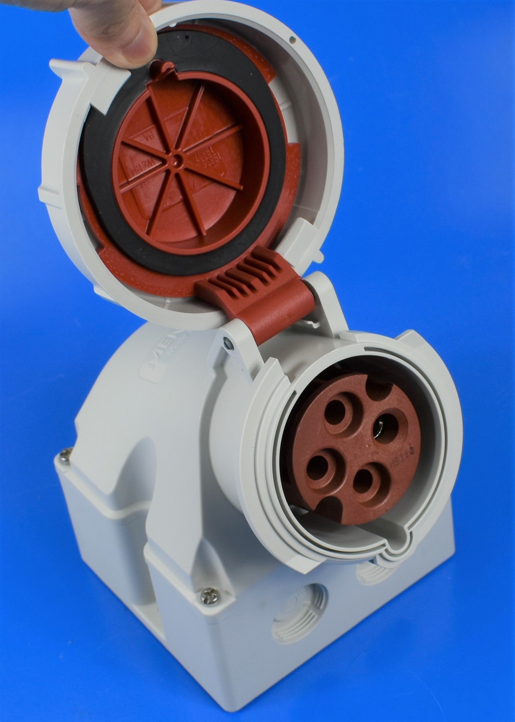 SOKET RECEPTACLE MENNEKES 9562, LENGAN DI DINDING, 32A-4P-440V, IP67