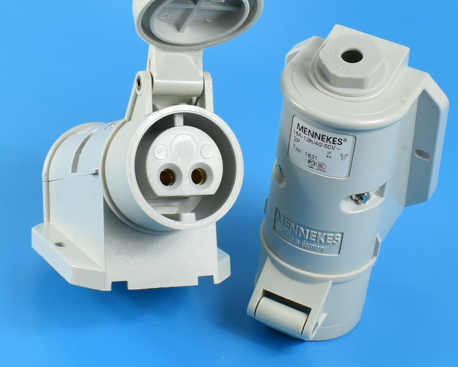 MENNEKES RECEPTACLE 1831, WALL MOUNT, SCREW TERMINALS, 16A-2P, 40-50V, IP44