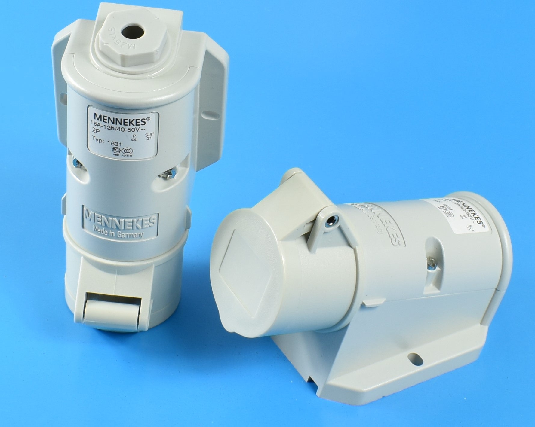 MENNEKES RECEPTACLE 1831, WALL MOUNT, SCREW TERMINALS, 16A-2P, 40-50V, IP44