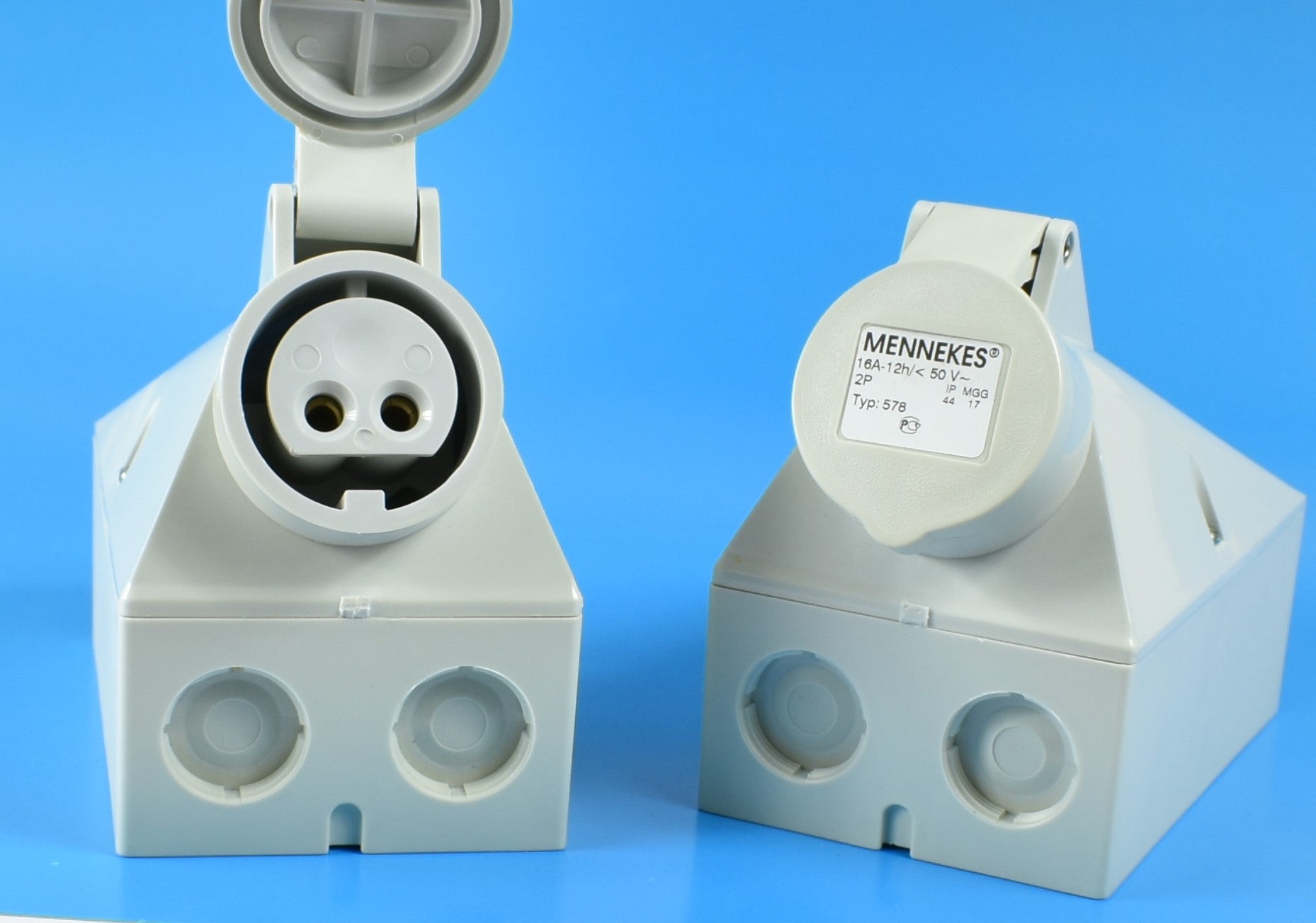 MENNEKES RECEPTACLE 578/ 599; WALL MOUNT, SCREW TERMINALS, 16A-2P, 40-50V/ 32A-3P, 20-25V/40-50V, IP44