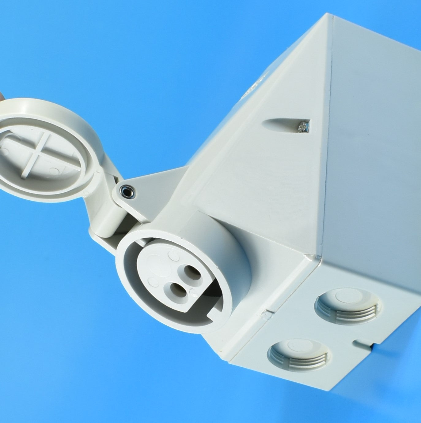 MENNEKES RECEPTACLE 578/ 599; WALL MOUNT, SCREW TERMINALS, 16A-2P, 40-50V/ 32A-3P, 20-25V/40-50V, IP44