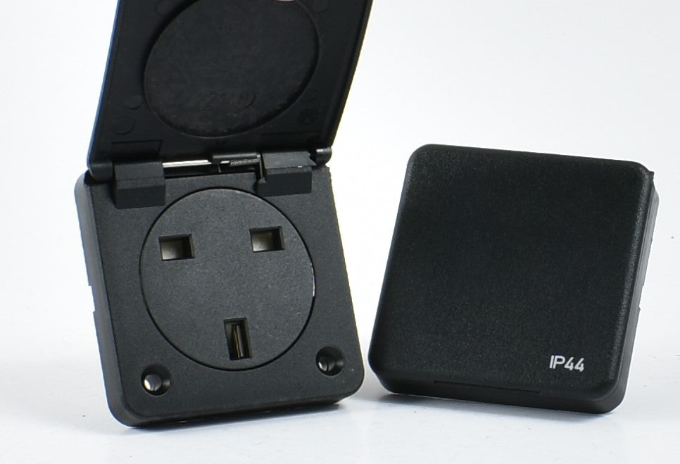 MENNEKES RECEPTACLE 10713/ 10718BLACK; PANEL MOUNT, SCREW TERMINALS, 13A-3P-230V, IP44