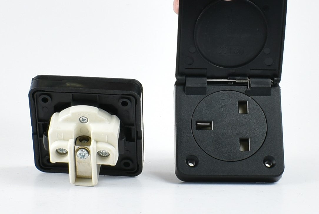 MENNEKES RECEPTACLE 10713/ 10718BLACK; PANEL MOUNT, SCREW TERMINALS, 13A-3P-230V, IP44