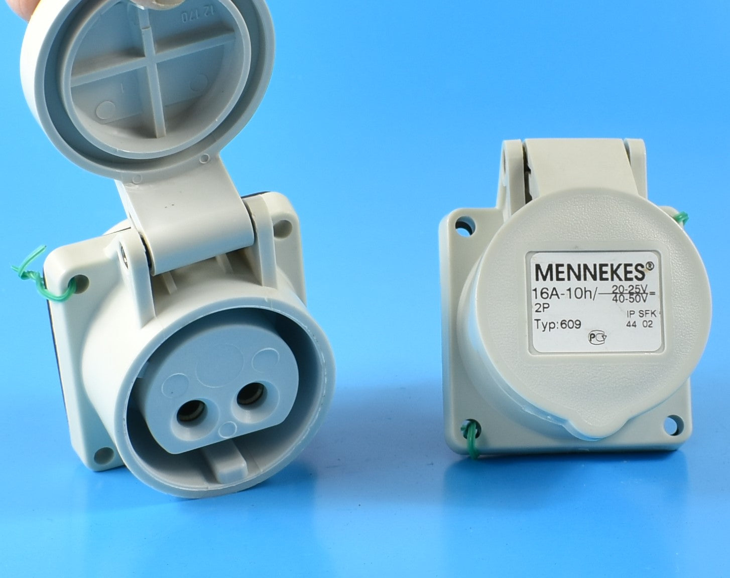 MENNEKES RECEPTACLE 609/ 610; SCREW TERMINALS, 16A-2P,20-50VDC/ 16A-2P,20-25V, IP44