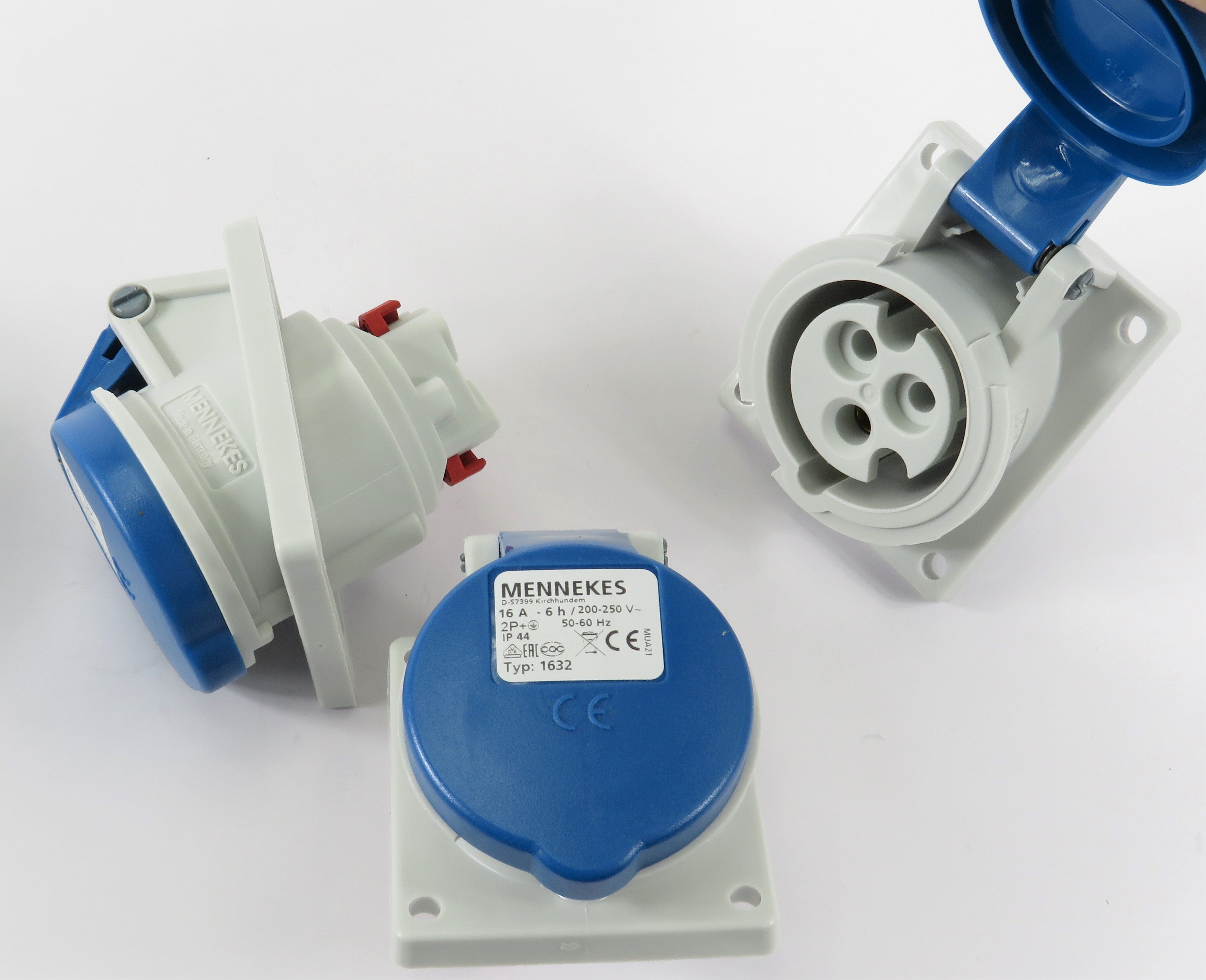 MENNEKES RECEPTACLE 1632 WITH TWINCONTACT; PANEL MOUNT,16A-3P-230V, IP44