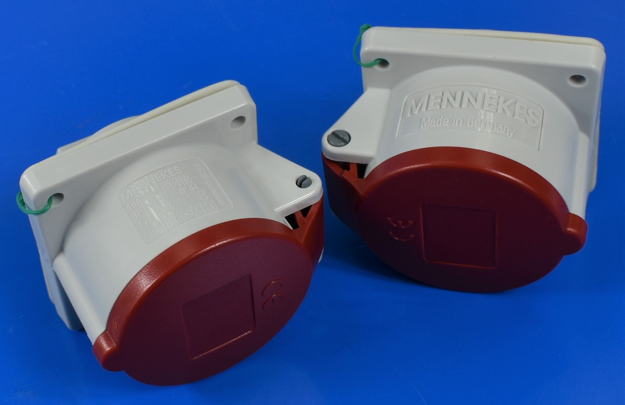 Mennekes 插座 1366/ 1385，面板安装，16A-3P-230V/ 32A-4P-415V，IP44
