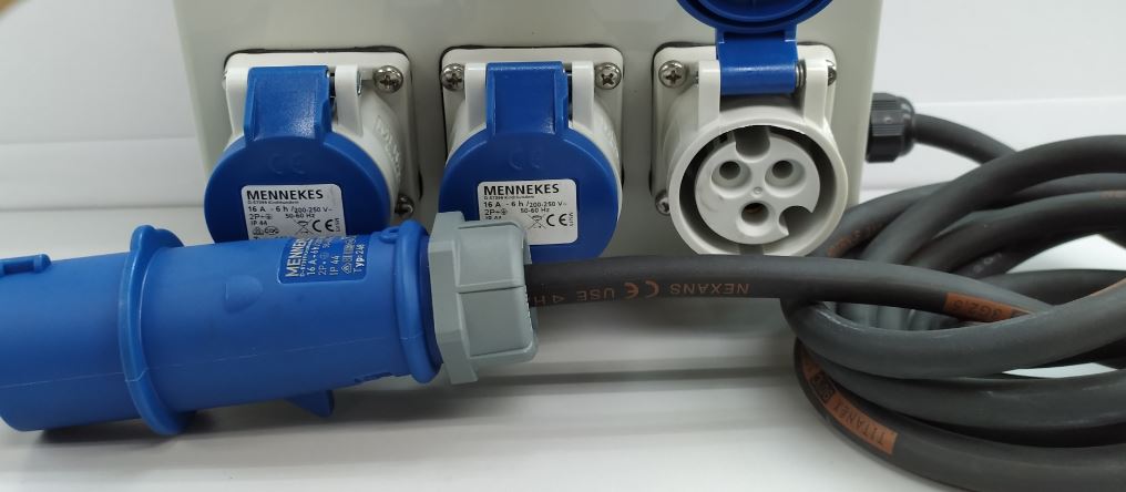 AMIX 多配电箱，IP44 包括 RCCB、ABB MCB、插座、3M 氯丁橡胶电缆，带 Mennekes 插头