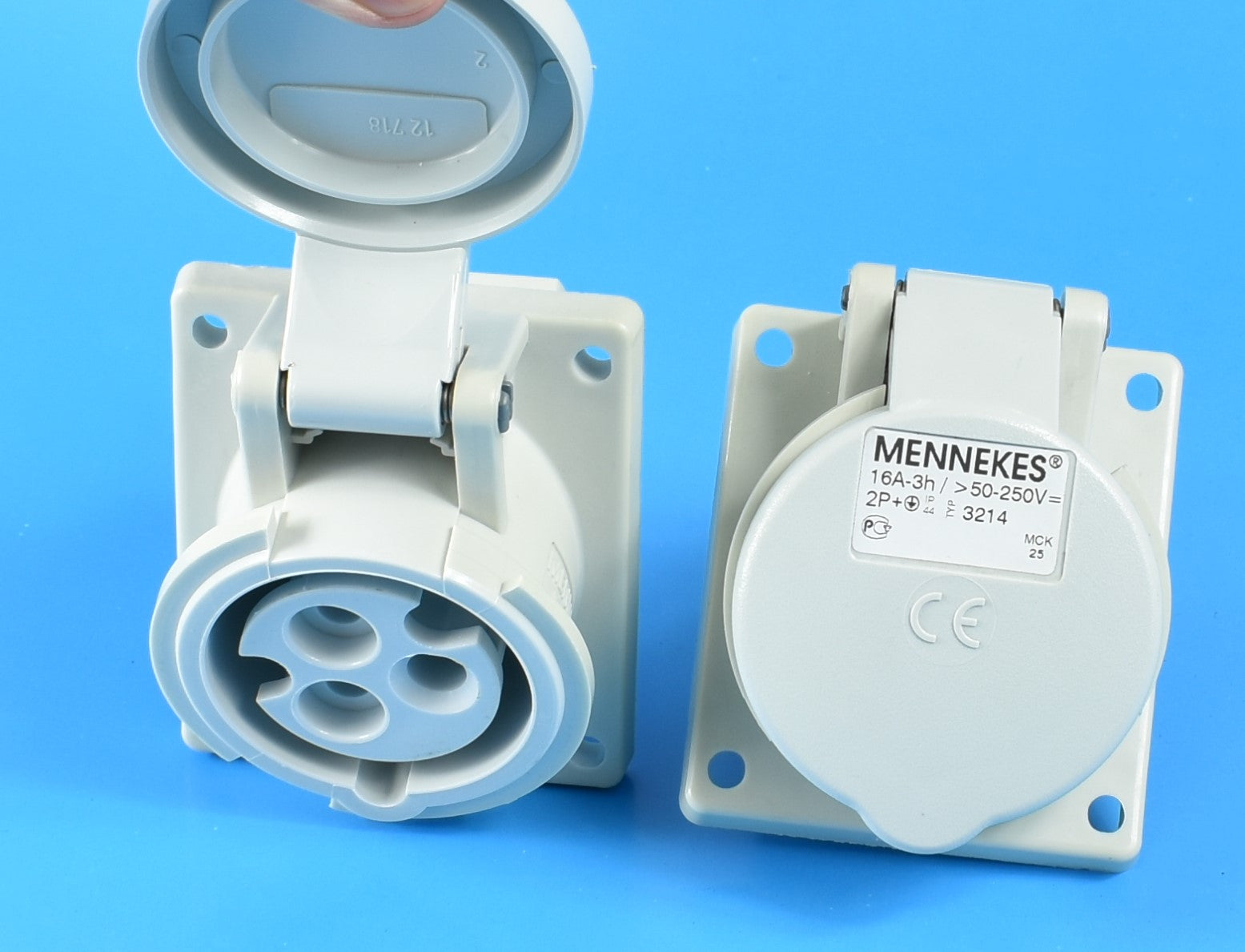 Mennekes 插座 1270/ 1272/ 1276/ 3214，面板 MT，螺丝端子，16A-2P-25V/ 16A-3P,40-50V/ 32A-5P-415V/ 16A-3P-110VDC，IP44