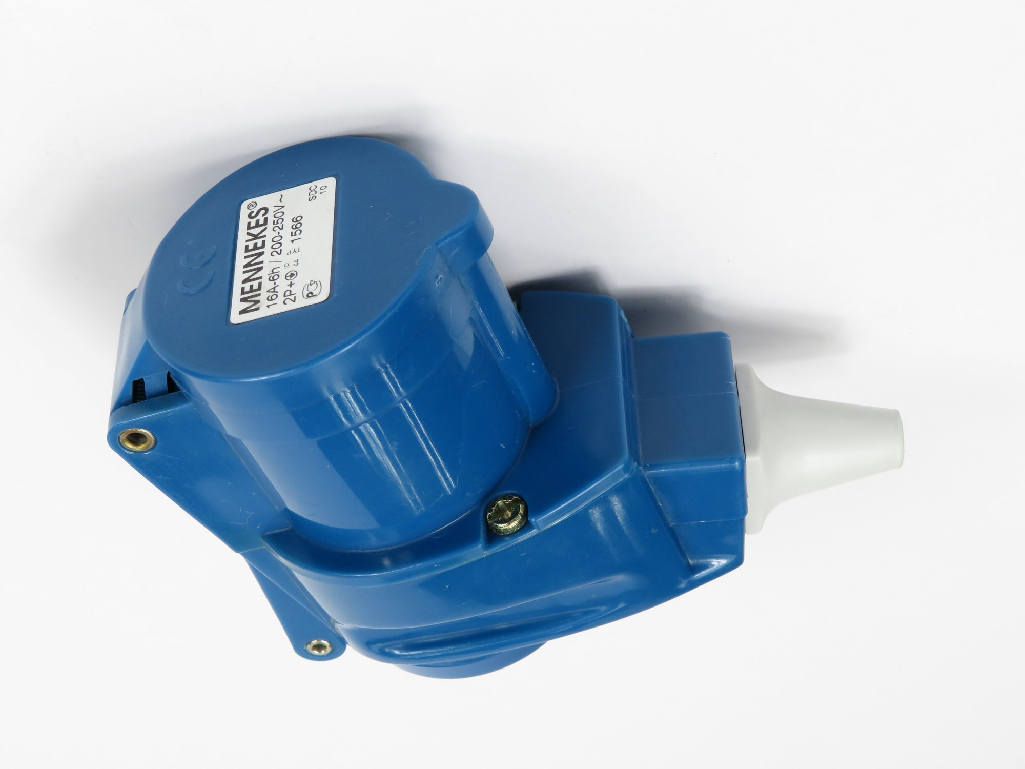 Mennekes 弯角连接器 1438 / 1566（带集成 SCHUKO 插座）； 16A-3P-230V，IP44