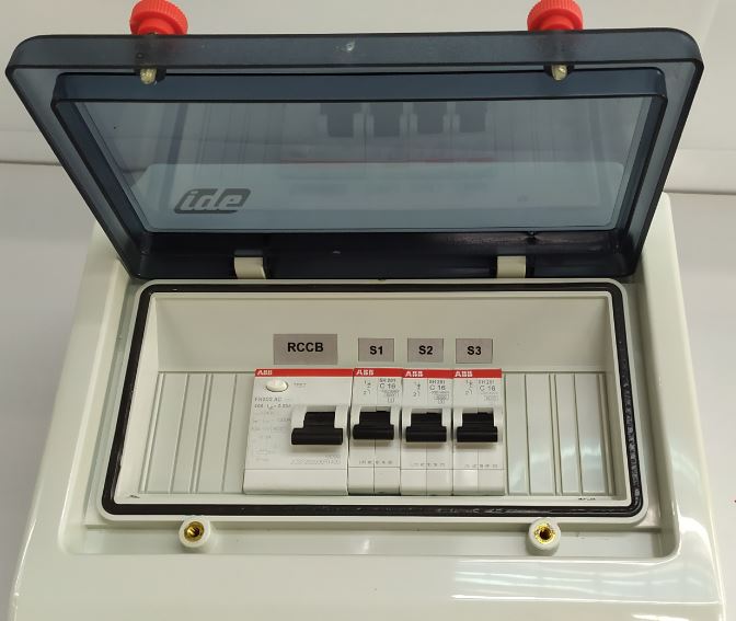 AMIX 多配电箱，IP44 包括 RCCB、ABB MCB、插座、3M 氯丁橡胶电缆，带 Mennekes 插头