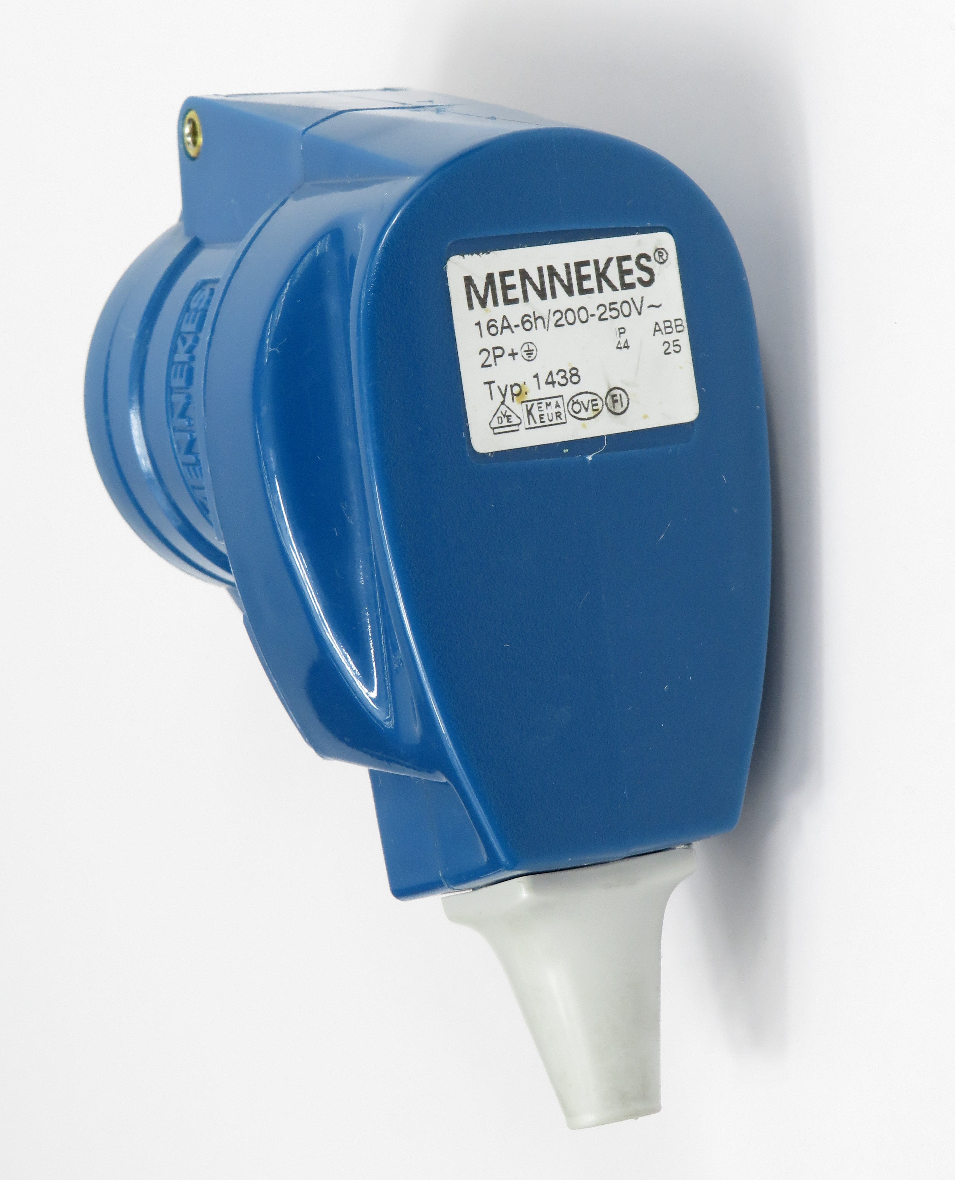 Mennekes 弯角连接器 1438 / 1566（带集成 SCHUKO 插座）； 16A-3P-230V，IP44