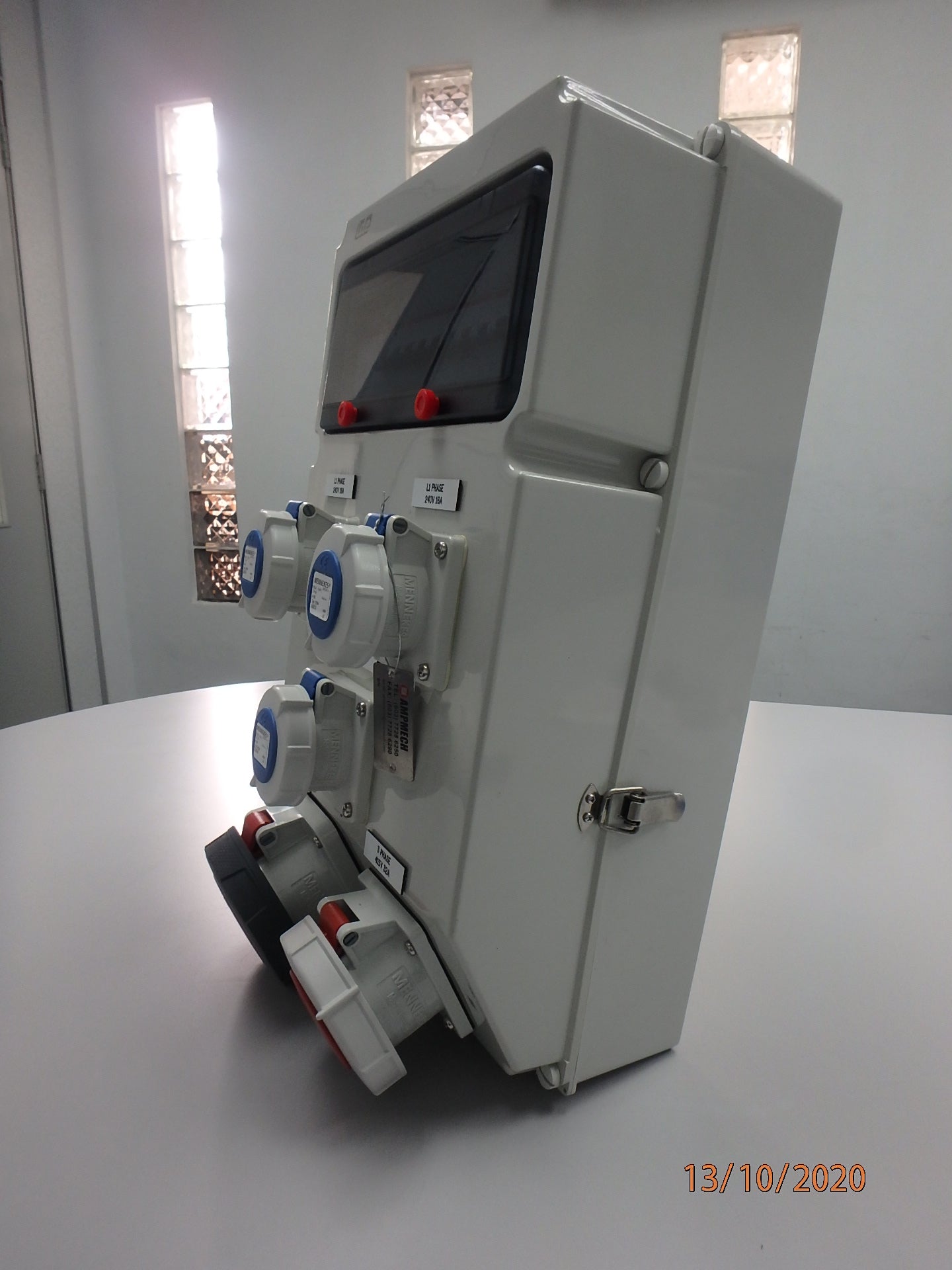 AMIX 多配电盒，IP66，RCCB/ABB MCB/ Mennekes 插座/端子块/63A3P/32A3P/16A1P/M40 电缆入口