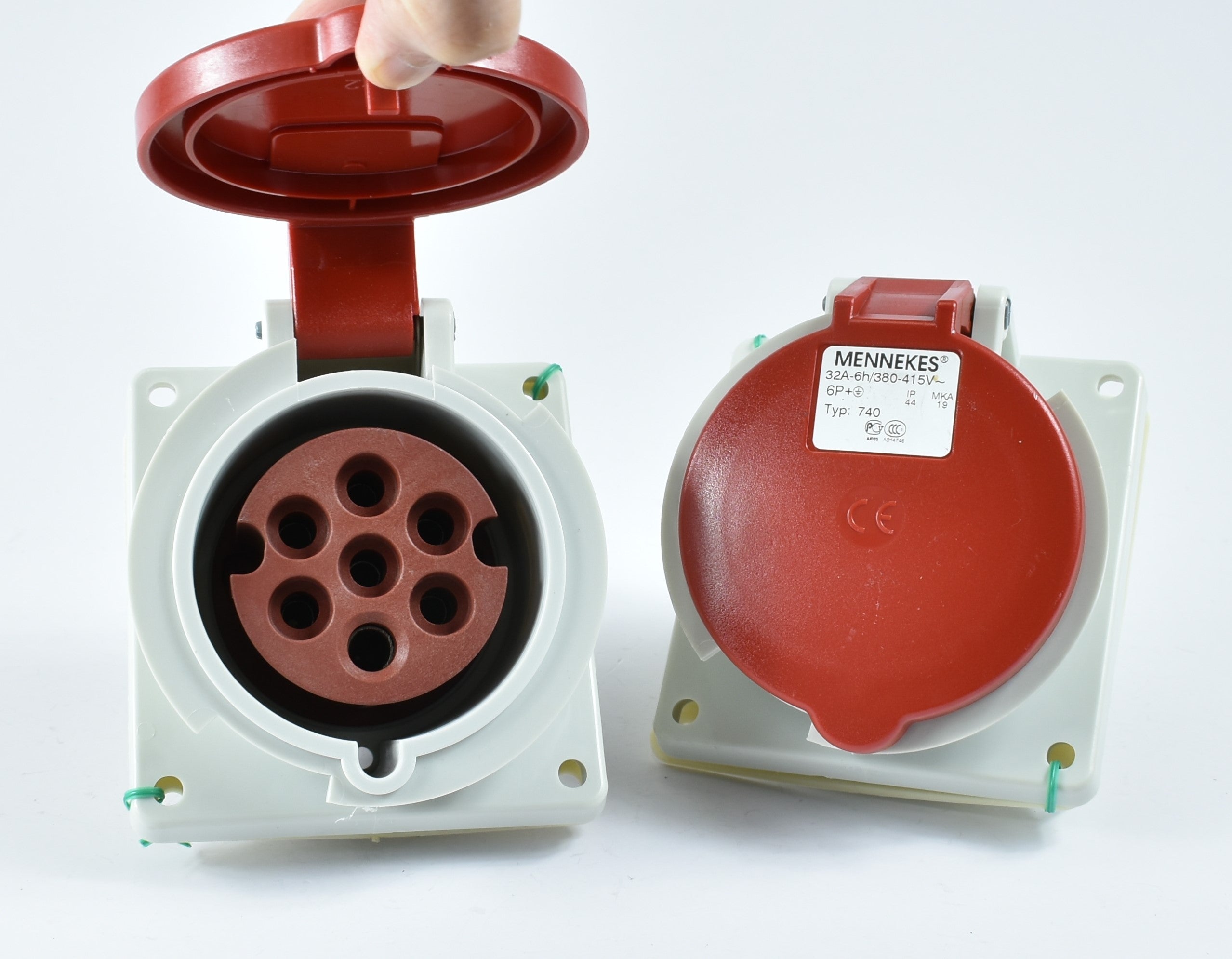 曼尼克斯插座 737/ 740；面板安装，螺钉端子，16A-7P-230V/ 32A-7P-415V，IP44