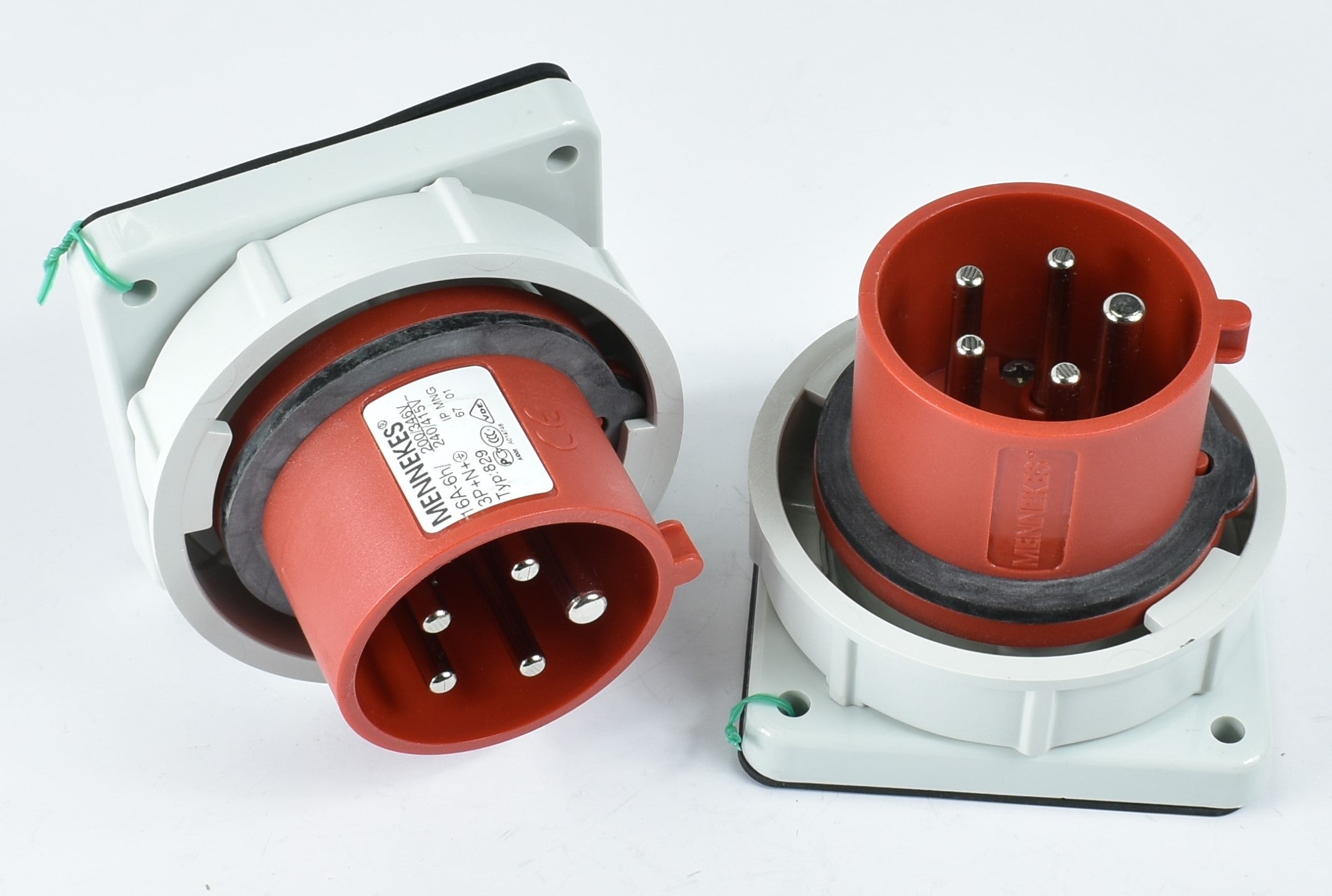 Mennekes 入口 827 / 829 / 832/ 819, 16A-4P/ 16A-5P/ 32A-4P, 415V, 螺丝端子, IP67 / IP44